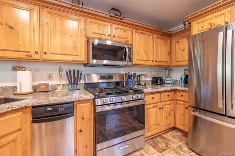 Kitchen - 1280 Constellation Dr, Big Bear City, CA 92314 photo 3 of 3