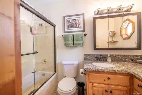 Bath - 1280 Constellation Dr, Big Bear City, CA 92314 photo 2 of 4