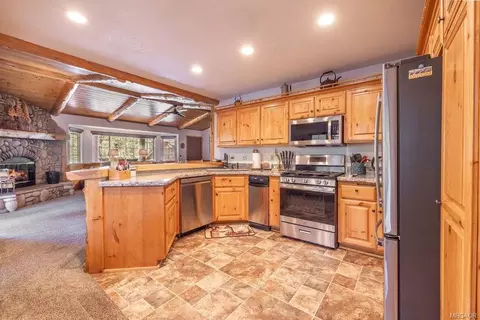 Kitchen - 1280 Constellation Dr, Big Bear City, CA 92314 photo 2 of 3
