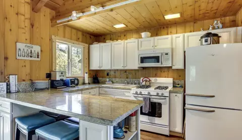 Kitchen - 24930 Pine Cove Rd, Idyllwild, CA 92549 photo 2 of 2