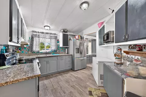 Kitchen - 1251 Huntington Ave, Thermal, CA 92274 photo 2 of 3