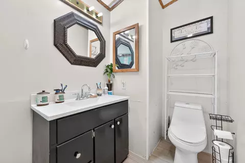 Bath - 1251 Huntington Ave, Thermal, CA 92274 photo 3 of 3