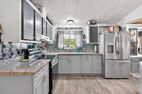 Kitchen - 1251 Huntington Ave, Thermal, CA 92274 photo 3 of 3