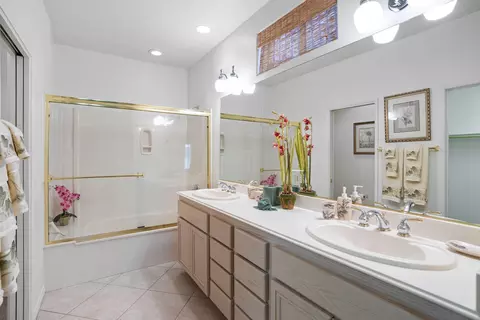 Bath - 45376 Shaugnessy Dr, Indio, CA 92201 photo 2 of 3