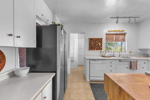 Kitchen - 49244 Vista Dr, Morongo Valley, CA 92256 photo 1 of 6