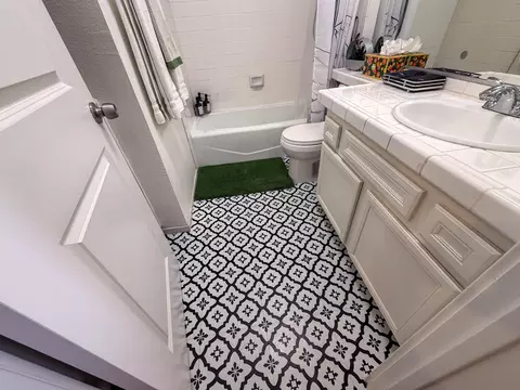 Bath - 49272 Wayne St, Indio, CA 92201 photo 6 of 7