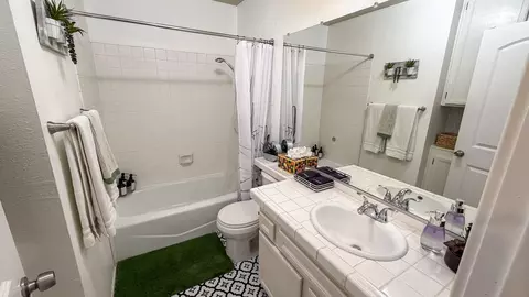 Bath - 49272 Wayne St, Indio, CA 92201 photo 5 of 7