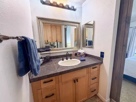 Bath - 49272 Wayne St, Indio, CA 92201 photo 2 of 7