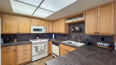 Kitchen - 49272 Wayne St, Indio, CA 92201 photo 2 of 3