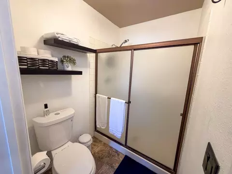 Bath - 49272 Wayne St, Indio, CA 92201 photo 4 of 7