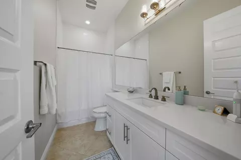 Bath - 51250 Charlbury St, Indio, CA 92201 photo 3 of 4