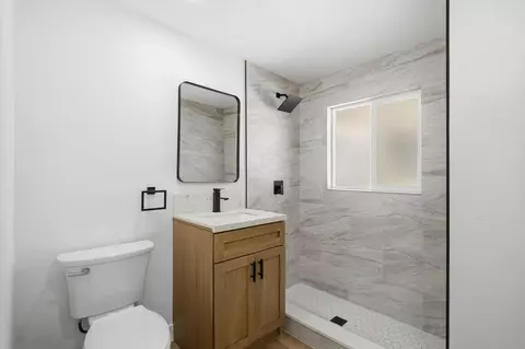 Bath - 43581 Oasis St, Indio, CA 92201 photo 3 of 4