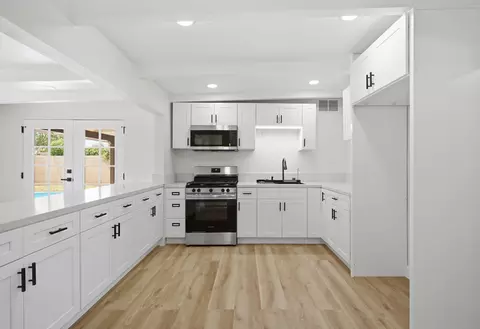 Kitchen - 43581 Oasis St, Indio, CA 92201 photo 2 of 2