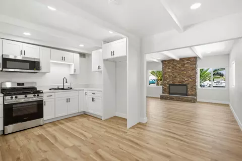 Living - 43581 Oasis St, Indio, CA 92201 photo 4 of 5