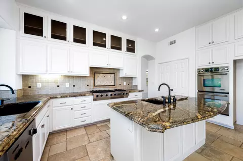 Kitchen - 13435 Canyon Crest Rd, Yucaipa, CA 92399 photo 4 of 5
