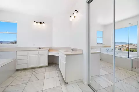 Bath - 13435 Canyon Crest Rd, Yucaipa, CA 92399 photo 2 of 5