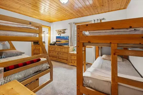 Bedroom - 41640 Mockingbird Dr, Big Bear Lake, CA 92315 photo 7 of 7