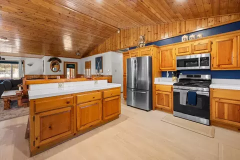 Kitchen - 41640 Mockingbird Dr, Big Bear Lake, CA 92315 photo 1 of 2