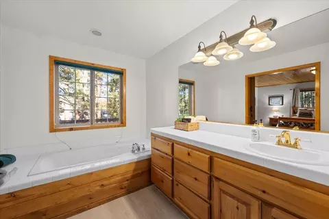 Bath - 41640 Mockingbird Dr, Big Bear Lake, CA 92315 photo 1 of 3