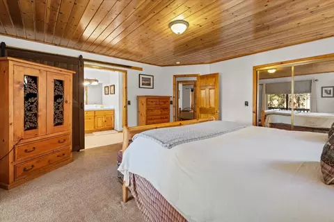 Bedroom - 41640 Mockingbird Dr, Big Bear Lake, CA 92315 photo 2 of 7