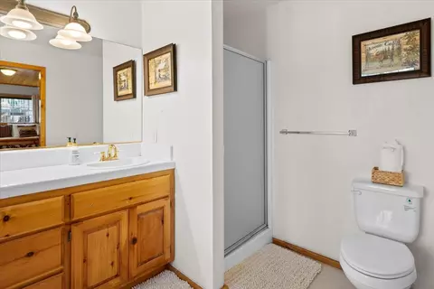 Bath - 41640 Mockingbird Dr, Big Bear Lake, CA 92315 photo 2 of 3