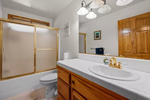 Bath - 41640 Mockingbird Dr, Big Bear Lake, CA 92315 photo 3 of 3