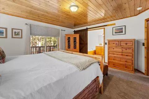Bedroom - 41640 Mockingbird Dr, Big Bear Lake, CA 92315 photo 3 of 7