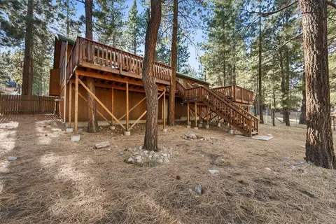 Exterior - 41640 Mockingbird Dr, Big Bear Lake, CA 92315 photo 5 of 8