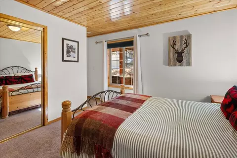 Bedroom - 41640 Mockingbird Dr, Big Bear Lake, CA 92315 photo 6 of 7