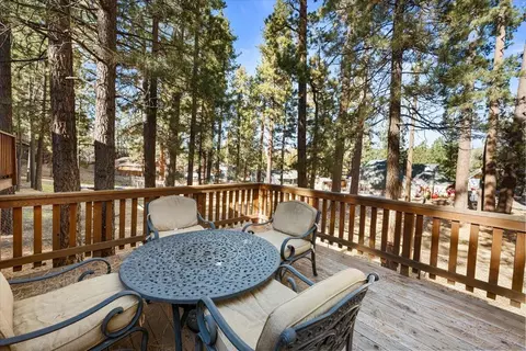 Exterior - 41640 Mockingbird Dr, Big Bear Lake, CA 92315 photo 3 of 8