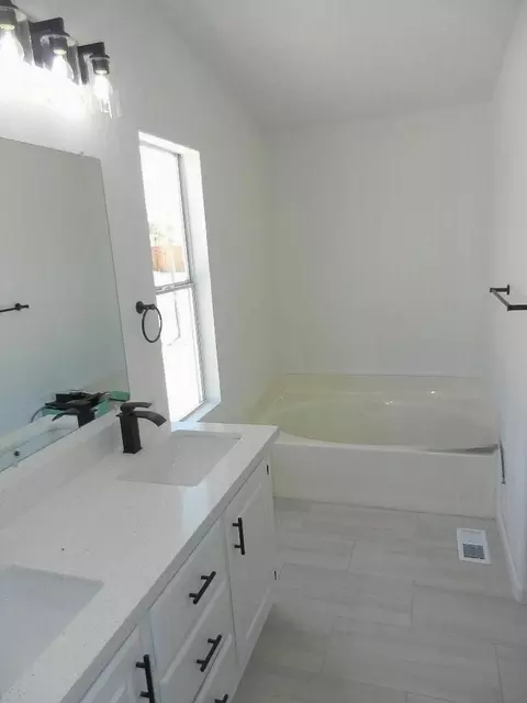 Bath - 98940 Surfside Ave, Mecca, CA 92254 photo 3 of 9