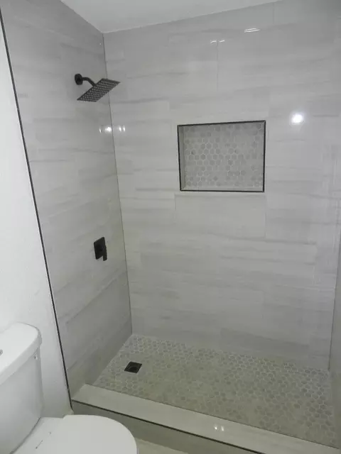 Bath - 98940 Surfside Ave, Mecca, CA 92254 photo 8 of 9