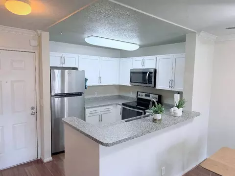 8889 Caminito Plaza Centro, San Diego, CA 92122