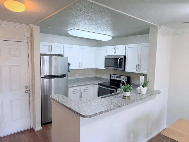8889 Caminito Plaza Centro, San Diego, CA 92122