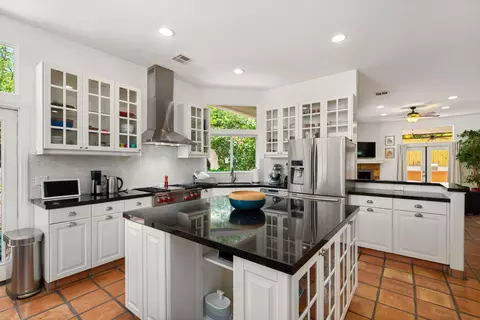 Kitchen - 54020 Avenida Cortez, La Quinta, CA 92253 photo 4 of 7
