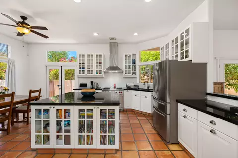 Kitchen - 54020 Avenida Cortez, La Quinta, CA 92253 photo 5 of 7