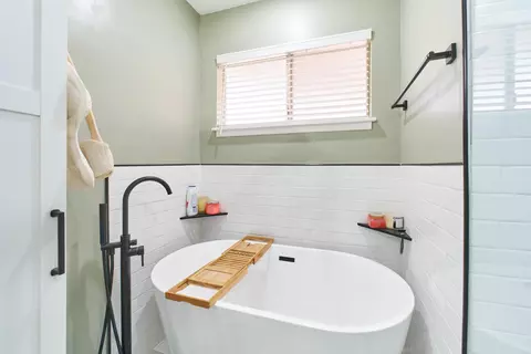 Bath - 56771 Piute Trl, Yucca Valley, CA 92284 photo 1 of 5
