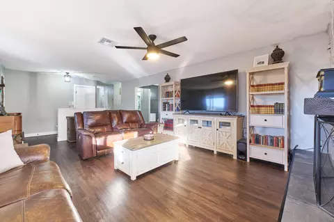 Living - 56771 Piute Trl, Yucca Valley, CA 92284 photo 3 of 3
