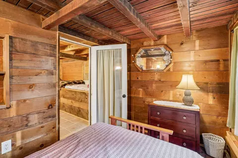 Bedroom - 24765 Schaffer Dr, Idyllwild, CA 92549 photo 4 of 7