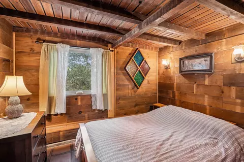 Bedroom - 24765 Schaffer Dr, Idyllwild, CA 92549 photo 5 of 7