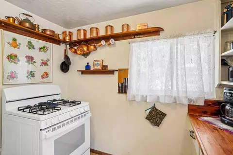 Kitchen - 24765 Schaffer Dr, Idyllwild, CA 92549 photo 5 of 5