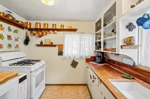 Kitchen - 24765 Schaffer Dr, Idyllwild, CA 92549 photo 1 of 5