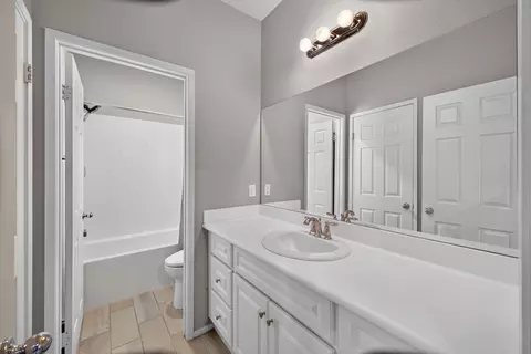 Bath - 42820 Gazapo Ct, Indio, CA 92203 photo 4 of 4