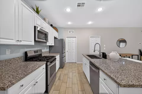 Kitchen - 42820 Gazapo Ct, Indio, CA 92203 photo 3 of 6