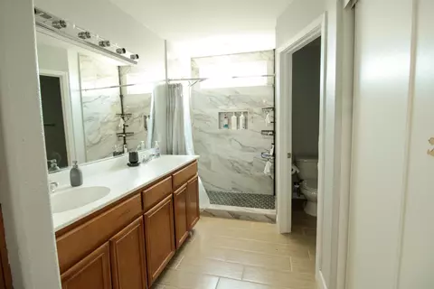 Bath - 1478 Gemini Ave, Thermal, CA 92274 photo 2 of 2
