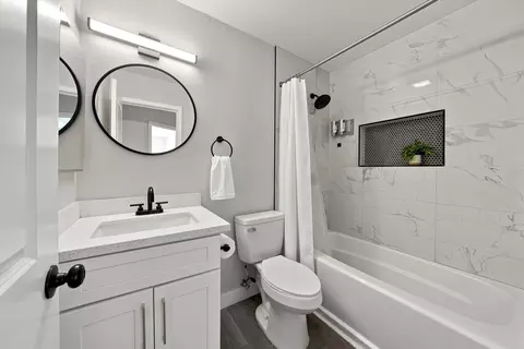Bath - 83546 Denver Ave, Indio, CA 92201 photo 2 of 2