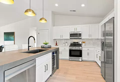Kitchen - 81059 Aurora Ave, Indio, CA 92201 photo 5 of 5