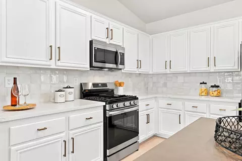 Kitchen - 81059 Aurora Ave, Indio, CA 92201 photo 1 of 5