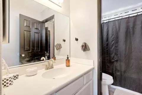 Bath - 31546 Golden Lion Dr, Temecula, CA 92591 photo 2 of 4