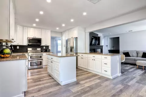 Kitchen - 31546 Golden Lion Dr, Temecula, CA 92591 photo 2 of 5